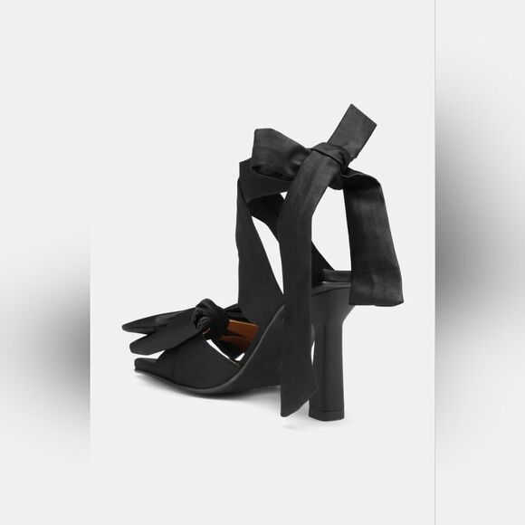 Tibi  - Picture 8 of 8